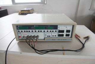 LCR試験機（電気抵抗、静電容量、インダクタンスの検査）