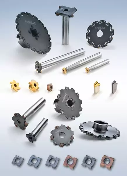La segmento más especializado de cortadores de ranura y corte de Y.T. cubre una amplia gama de requisitos en el segmento de corte y ranurado con su gama más completa desde Ø 10mm hasta Ø 600mm y un grosor desde 0.5mm hasta 30mm, todos disponibles en stock estándar.