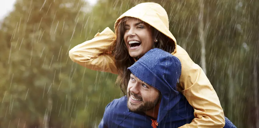 Le matériau imperméable est idéal pour être utilisé sur les chaussures.