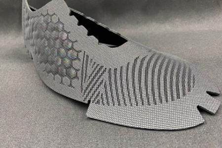一片式多功能复合鞋材。