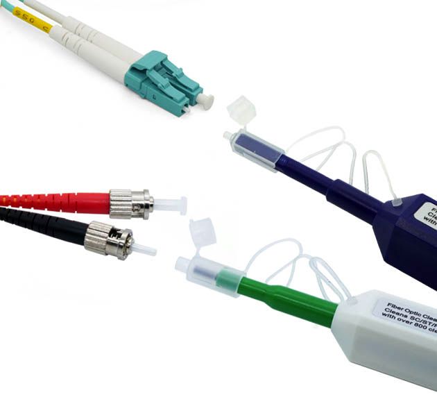Cleaning of the fiber optic end face during installation