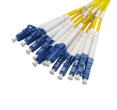 光纖跳接線設備連接應用