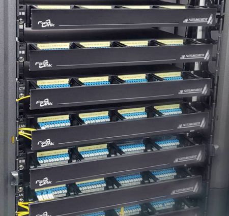 光纖收容箱 - 管理和連接光纖光纜