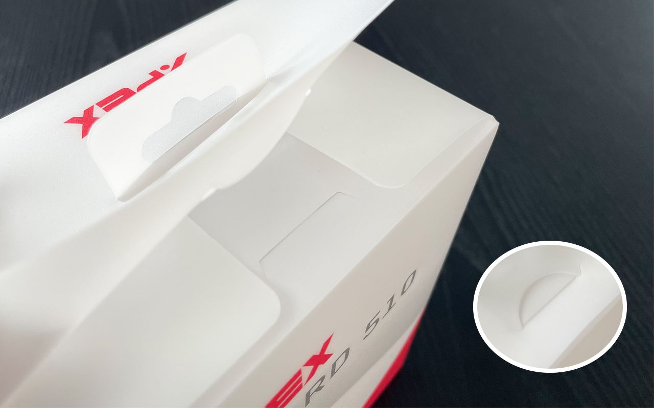 Elegant and Textured Smile-Lock Design