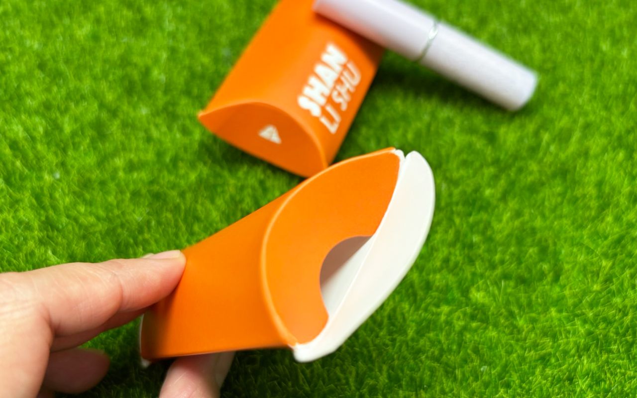 手指洞設計,提升開盒體驗