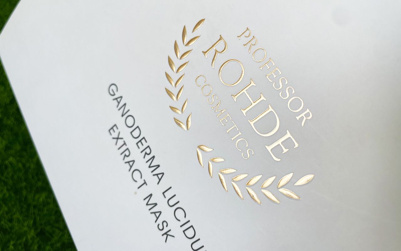 Kiváló minőségű forró fóliás bélyegzés.