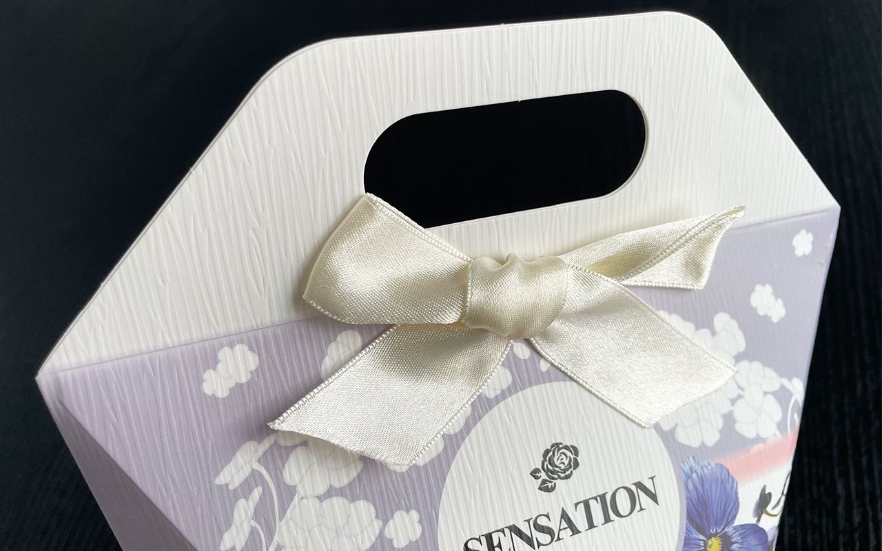 Integrating a Thoughtful Handle and Elegant Ribbons