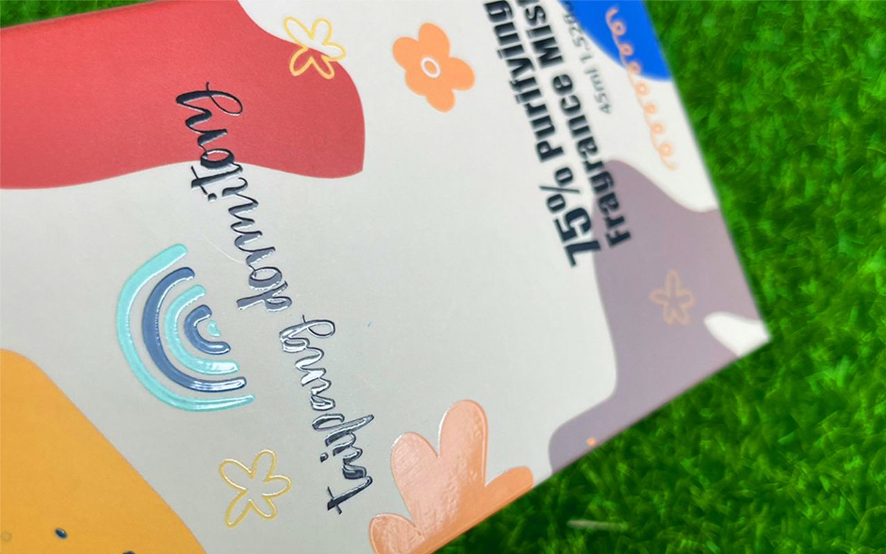 Il fascino della pellicola opaca e del rivestimento UV spot