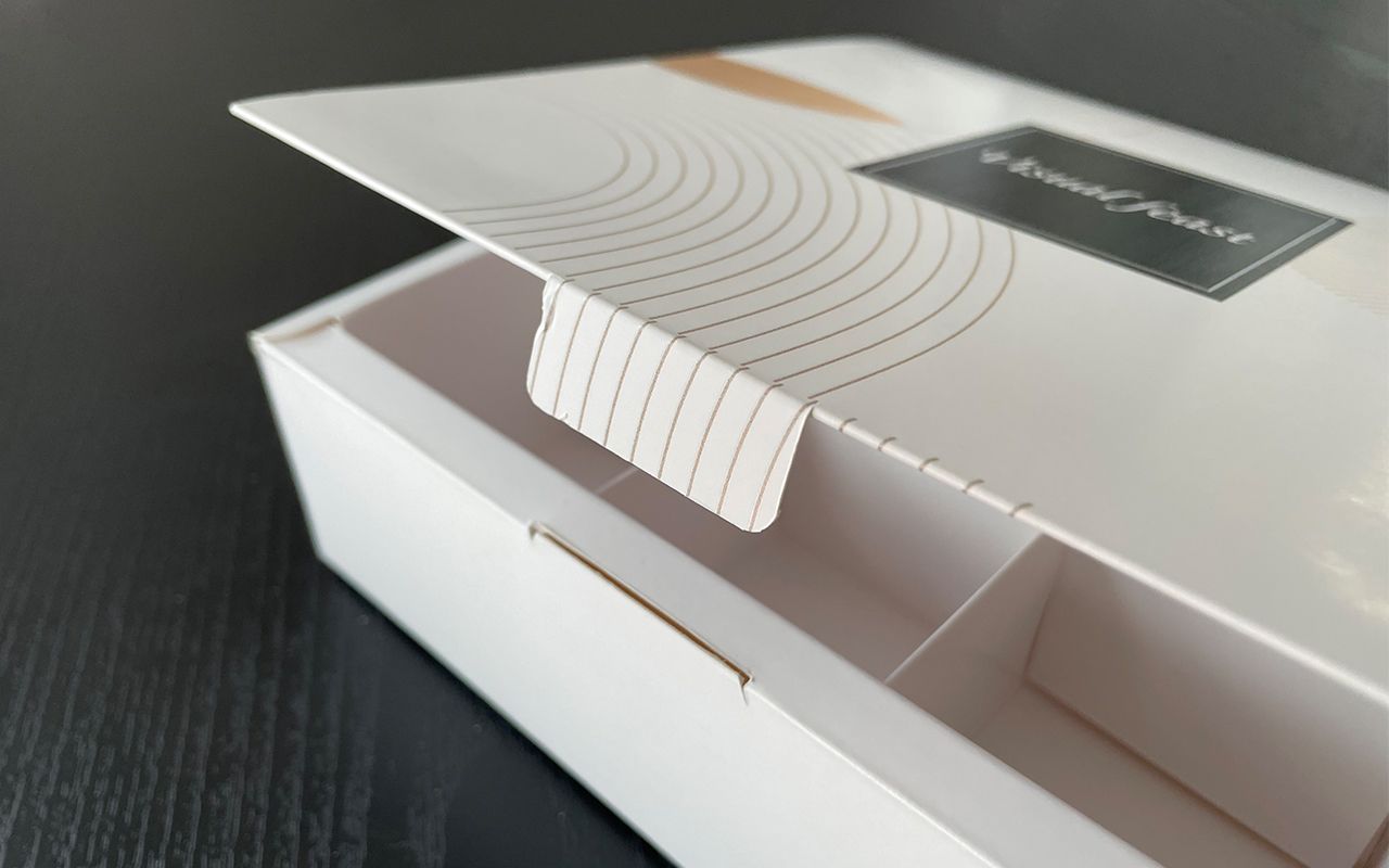 Convenient Opening and Closing Design