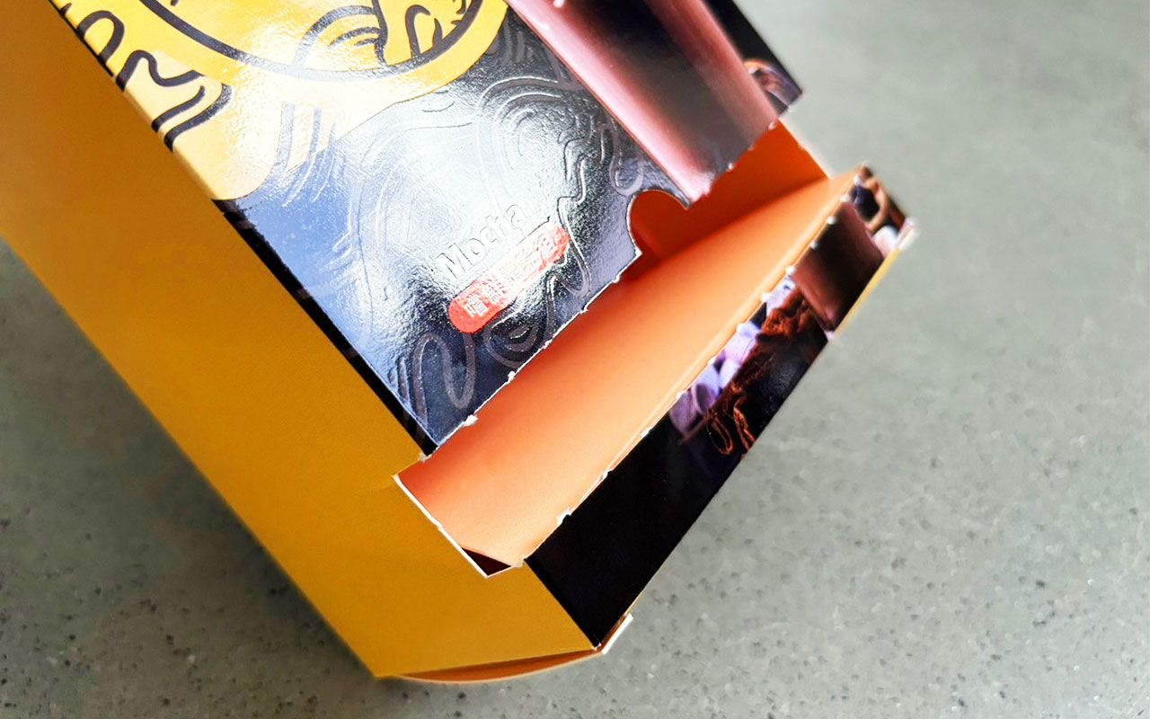 Design con linea di strappo