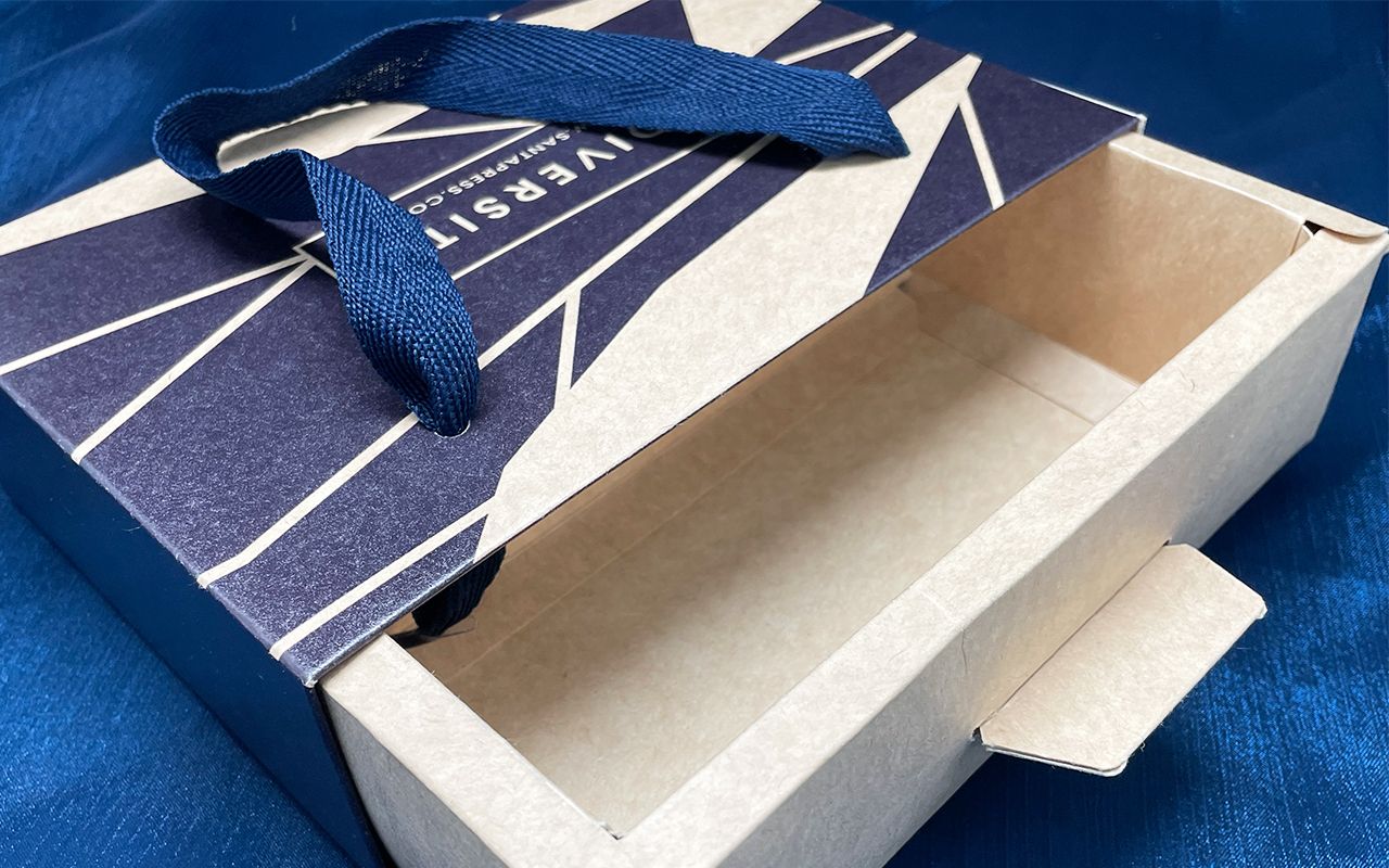 Customized perfect rope handle gift box