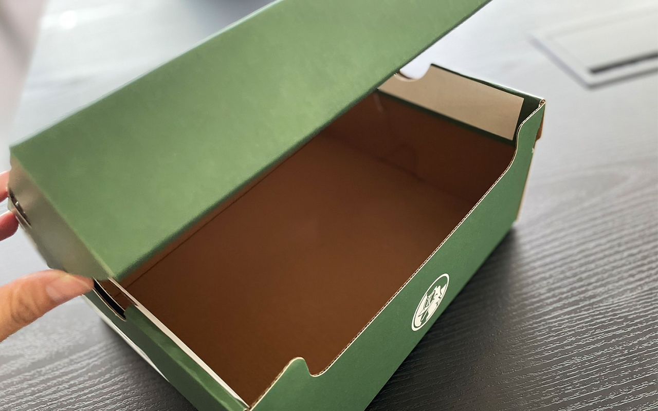 簡單俐落的掀蓋盒型