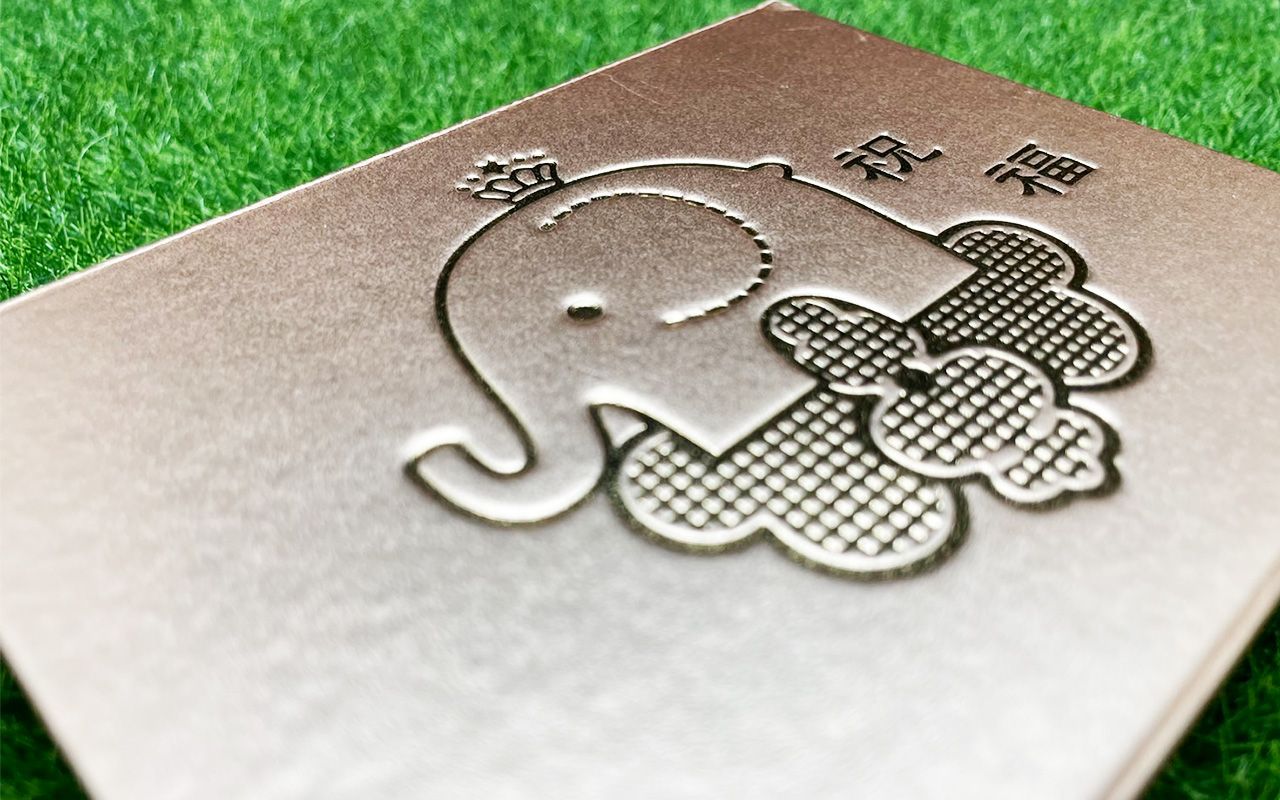 Il fascino irresistibile del debossing