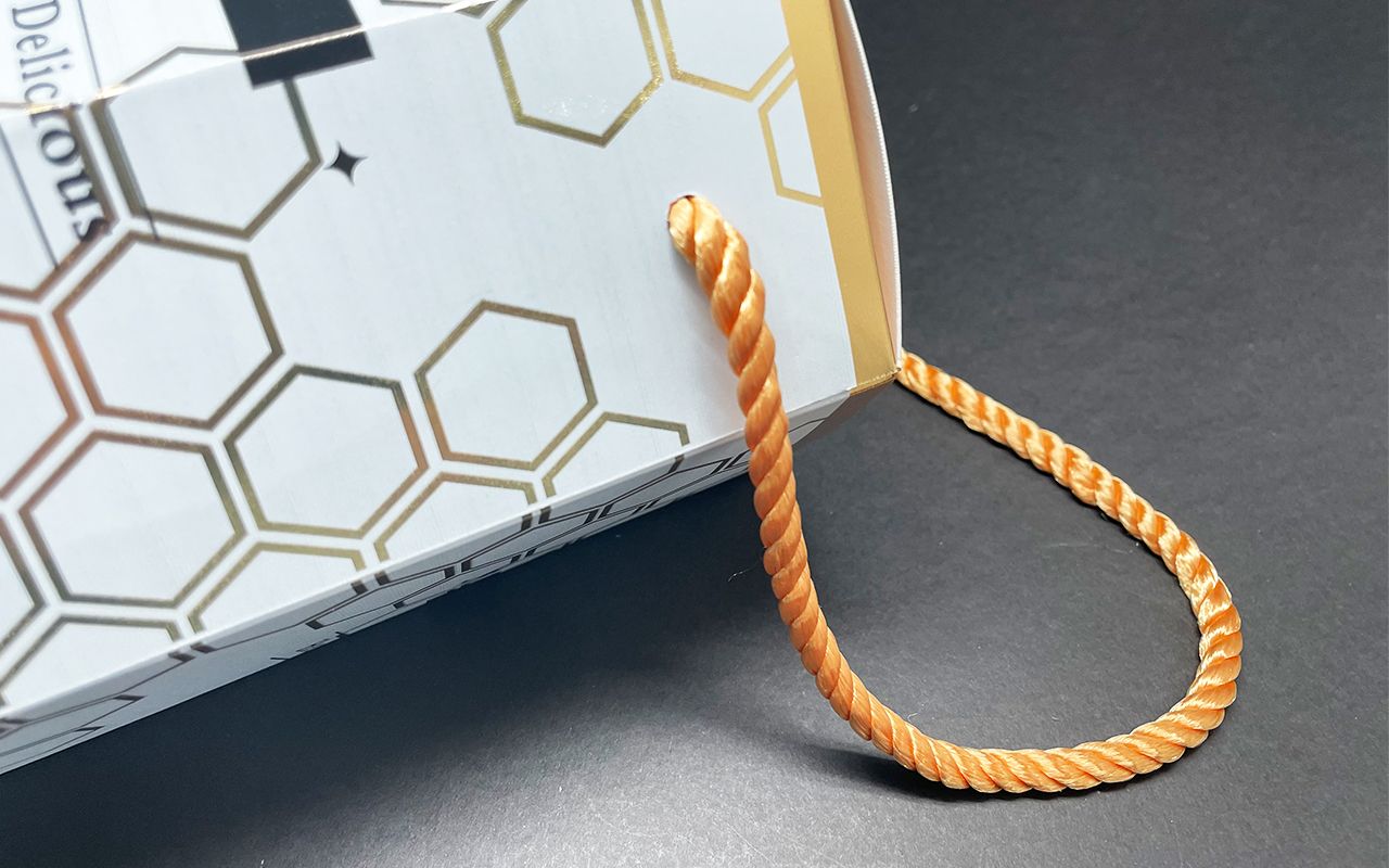 Poignée pour une fonctionnalité d'emballage améliorée.