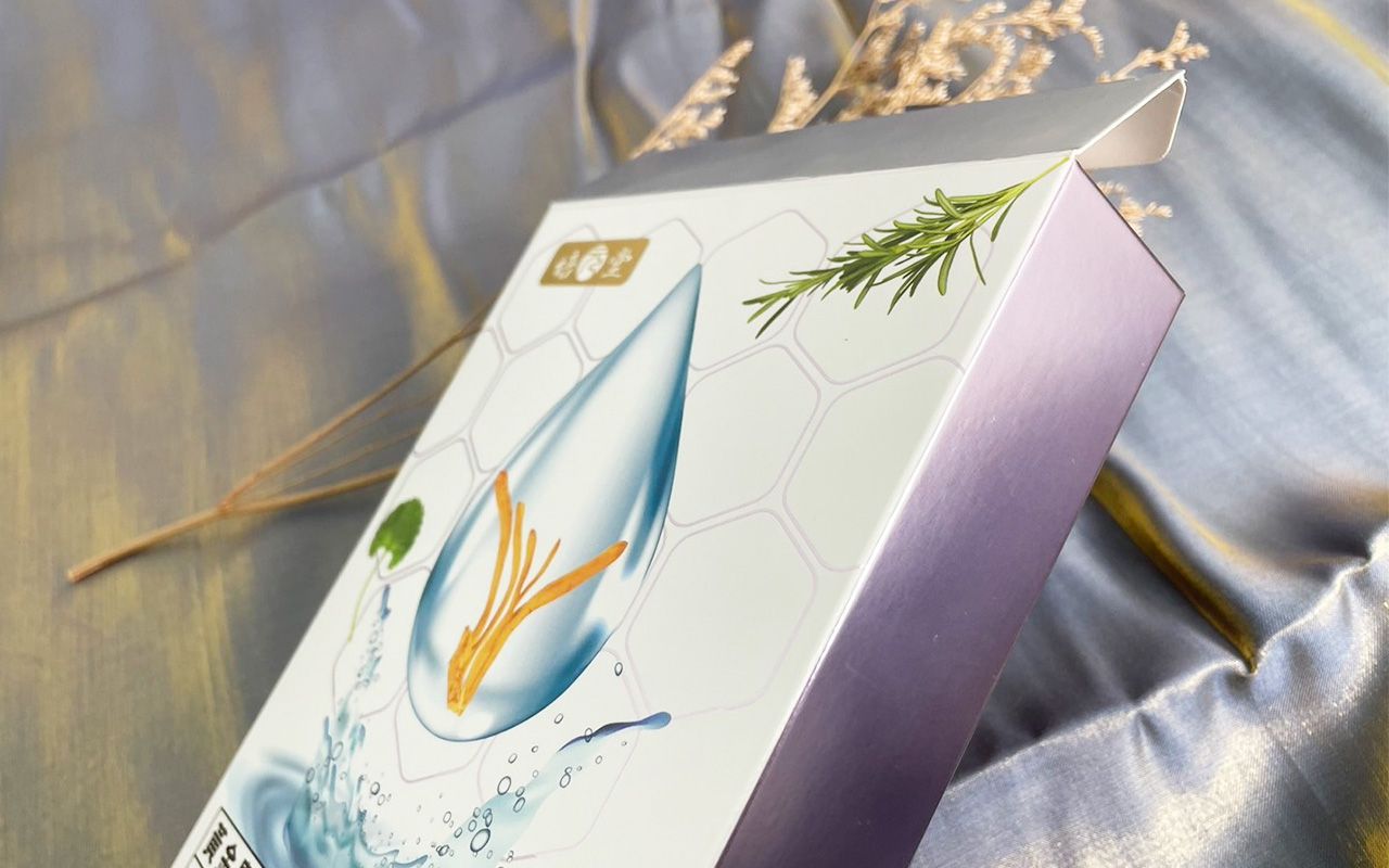 Stralende glans van zilveren folie materiaal