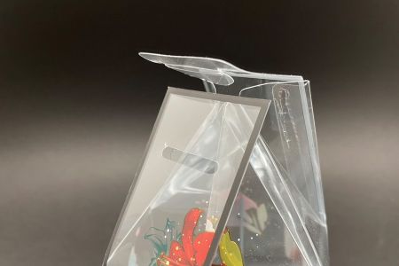 PET塑膠-包裝盒舌扣特色