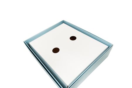 Apparel Packaging Box The paper lining can be customized