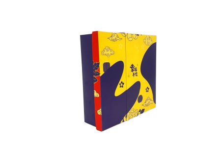 Produzione di scatole regalo con manica personalizzata