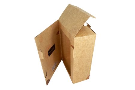 Enfoque en el embalaje de caja de regalo de papel kraft personalizado