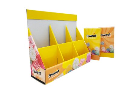 Giá đỡ trưng bày bằng bìa cứng trên mặt bàn