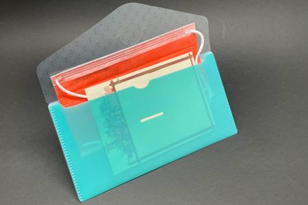 信封式雙層口罩收納夾放置內容物展示