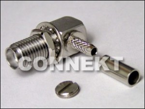 SMAジャック バルクヘッド クリンプタイプ、右角度 - SMAジャック バルクヘッド クリンプタイプ、右角度