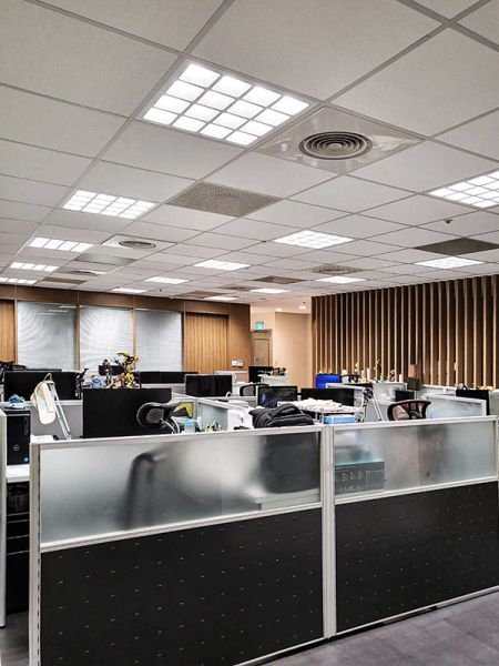 Beispiel für den Austausch der Deckenbeleuchtung in einem Büro eines kleinen bis mittelgroßen Unternehmens in Taiwan