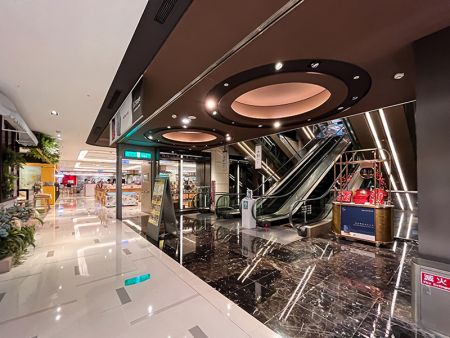 Pencahayaan linier eskalator LED tersembunyi yang disesuaikan untuk pusat perbelanjaan