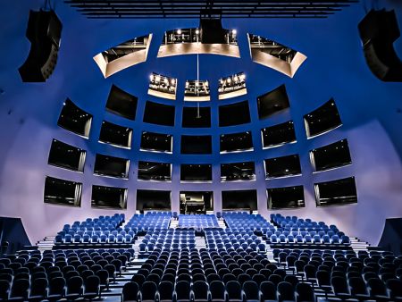 Application of indirect LED lighting in the great theater.