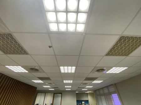 此為全面更換為晟鑫照明2x2高效率節能辦公室燈具實景