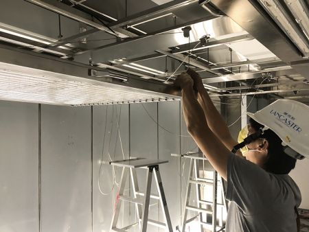 Thiết kế đối trọng giúp đèn trồng cây dễ dàng điều chỉnh khoảng cách trên dưới