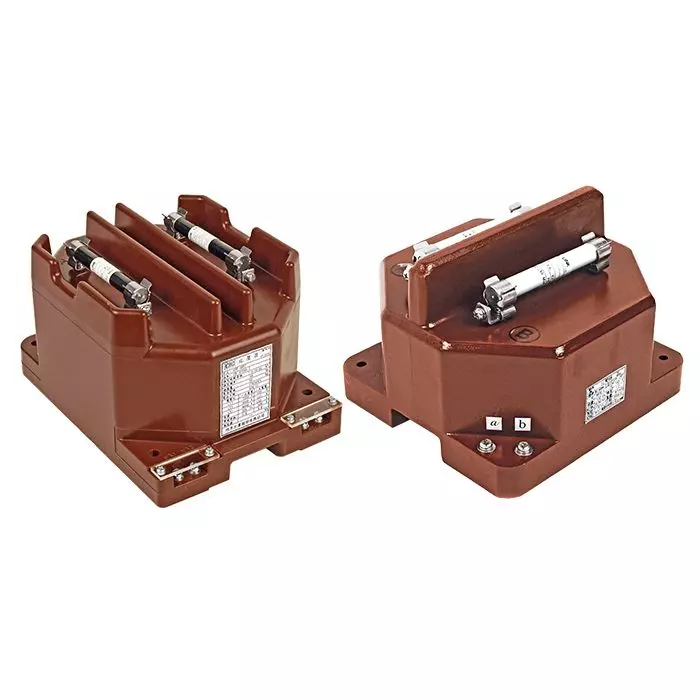 電圧トランス、または電位トランス、としての遮断器動作電源