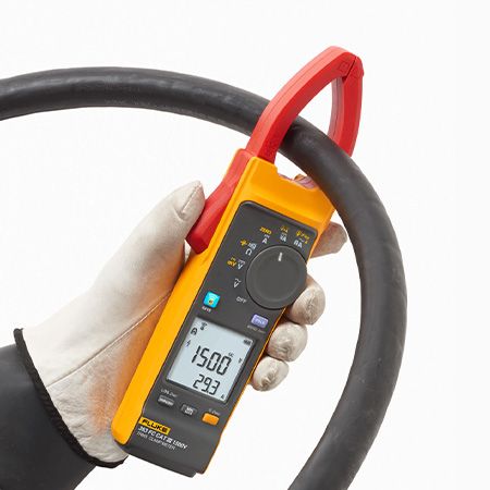 使用 iFlex™ 探棒的 Fluke 393 CAT III 1500 V 真有效值電流鉤表