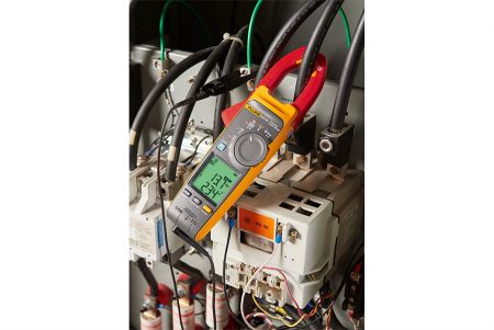 Fluke 377/378 真有效值非接觸式電壓交流/直流電流鉤表 (應用情境)