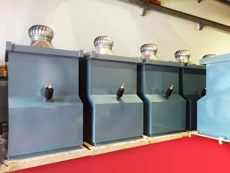 Cada Reator de Núcleo de Ar em sua caixa de proteção, completo com acessórios, pesa 1.700 kg (3.748 lbs)!