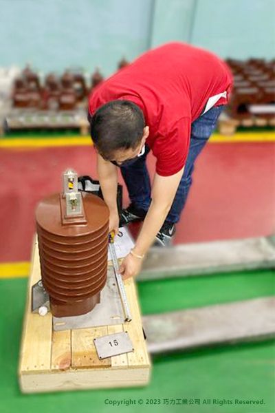 An agent of CIC’s Japanese client inspects a batch of outdoor revenue-metering current transformers.