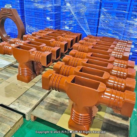 24 kV epoxy-resin housings for single-phase GCB (gas circuit breakers), for bullet trains or high-speed rail (HSR).