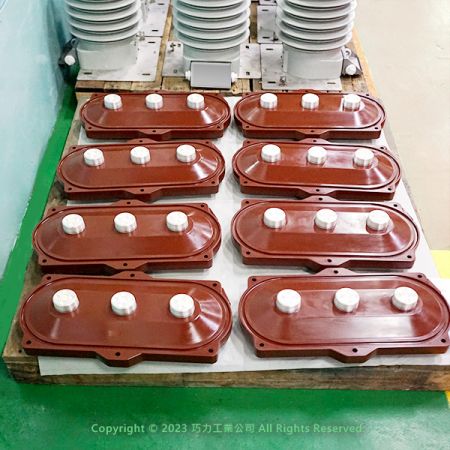 Epoxy-resin spacers for 24 kV cubicle gas-insulated switchgear (C-GIS).