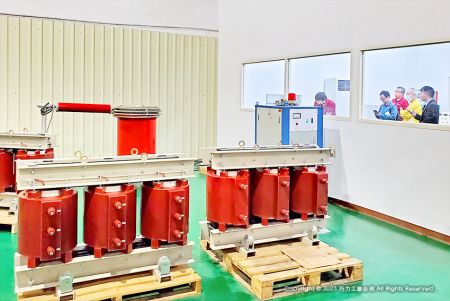 العميل وCIC يقومان بتفتيش مشترك للمحولات الذاتية لبدء التشغيل في مصنع CIC في تاويوان.