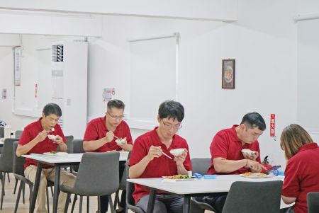 餐廳午餐健康又便利，減低同仁外帶、外送、或自行備餐的負擔