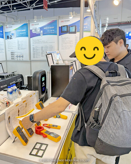來賓現場體驗 Fluke 量測儀表