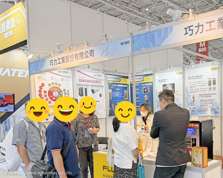 來賓參觀巧力展位