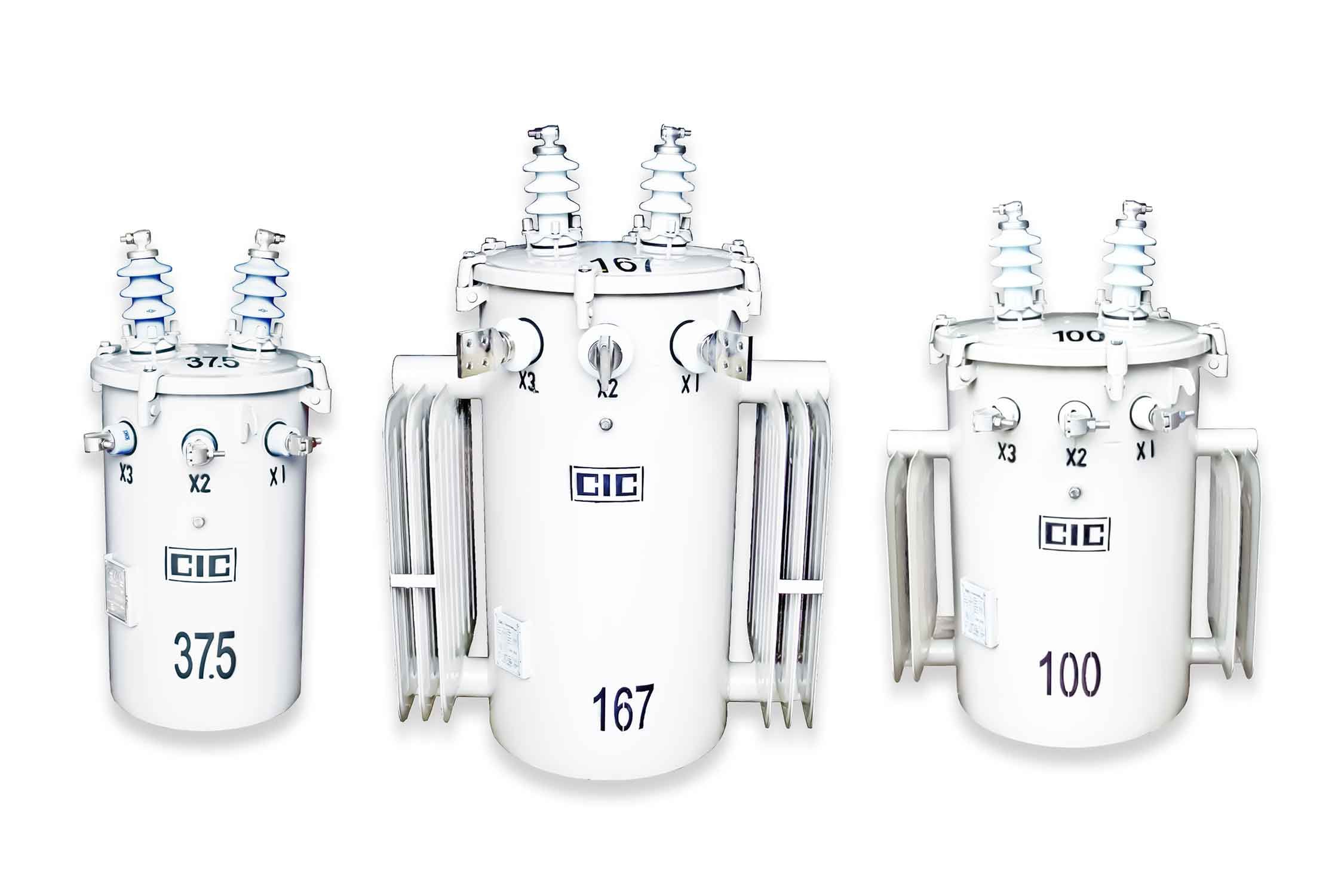 محولات غمر الزيت المثبتة على الأعمدة