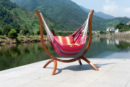 Chaise à bascule en bois pour loisirs en extérieur, autonome