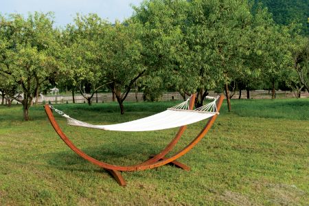 Penyangga Hammock Berkelanjutan Tiga Titik Dengan Kain Polyester Tahan Cuaca - Setengah lengkungan tiga desain penyangga kayu untuk hammock