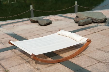 Letto a dondolo doppio resistente fai-da-te per bordo piscina - Letto a dondolo da esterno in legno senza baldacchino