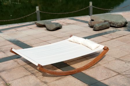पूलसाइड डबल DIY टिकाऊ स्विंग बेड - कैनोपी के बिना लकड़ी का आउटडोर स्विंग बेड