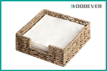 Proveedor de soporte de servilletas tejido de hierba marina 100% FSC, bandeja de almacenamiento para toallas de papel, decoración de mesa al por mayor - Este soporte de servilletas tejido está hecho con hierba marina cultivada localmente y certificada por el FSC, asegurando que cada pieza cumpla con los estándares ecológicos y satisfaga las necesidades de los clientes B2B enfocados en la sostenibilidad.