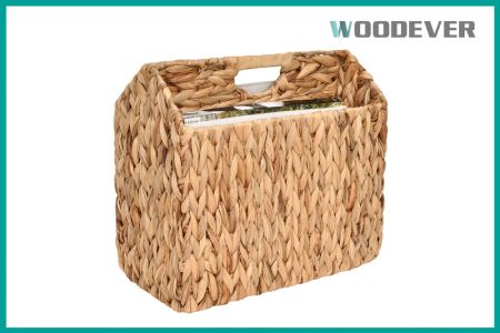 手工編織水葫蘆雜誌收納籃帶分隔層客製化禮品批發長方形柳條雜誌架供應商 - 這款環保水葫蘆居家編織收納籃,採用越南當地FSC認證的天然水葫蘆纖維,經過我們工匠精湛的手工編織工藝,表面呈現細緻的魚骨紋編織設計。