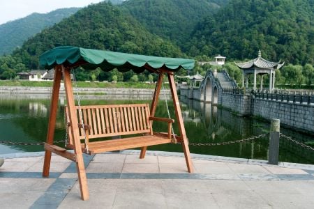 Modern leisure Wooden 3-Person Swing Set with Hanging Swing Chair Bench and Sunshade Umbrella (Load 250kg) - Outdoor leisure wooden swing seat